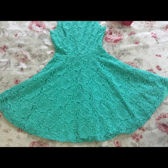 Beautiful Juniors dress size 0. - Picture 4 of 6